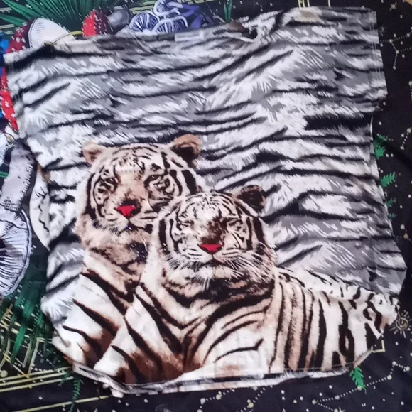 Shirt - Picture 3 of 4